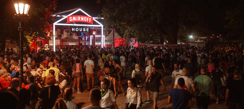 Posetite pravu festivalsku kuću - Smirnoff House Posetite pravu festivalsku kuću - Smirnoff House
